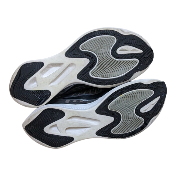 Nike Zoom Gravity running sneakers EUC Women's 8 black white lightweight current - Picture 4 of 10